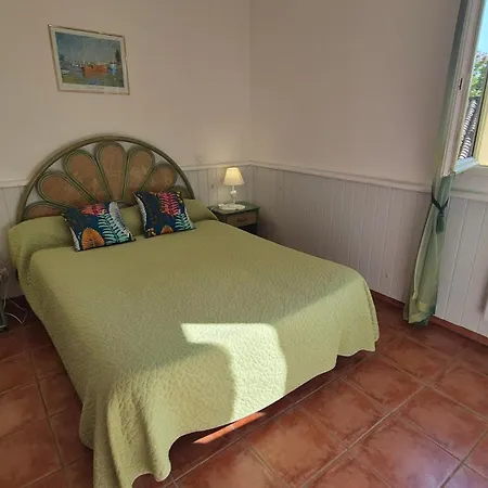 Maison Cote Sud Avec Piscine A בית נופש
