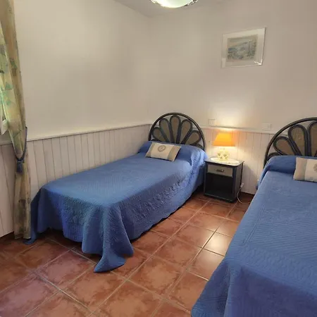 Maison Cote Sud Avec Piscine A בית נופש
