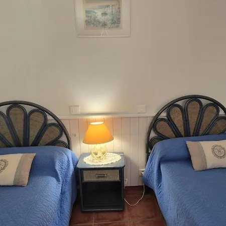 Maison Cote Sud Avec Piscine A בית נופש