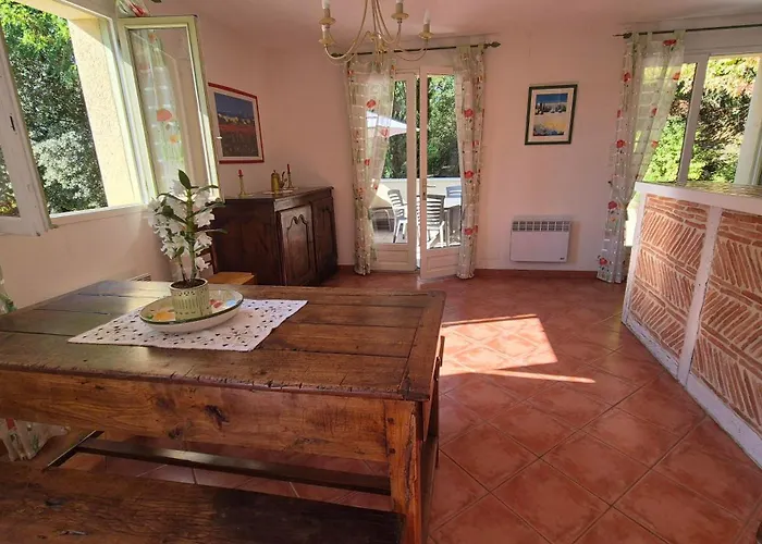 בית נופש Maison Cote Sud Avec Piscine A