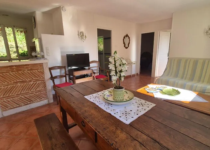 Maison Cote Sud Avec Piscine A בית נופש