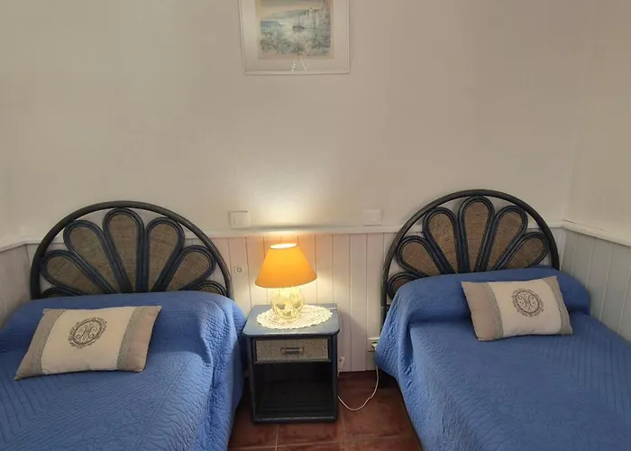 Maison Cote Sud Avec Piscine A בית נופש