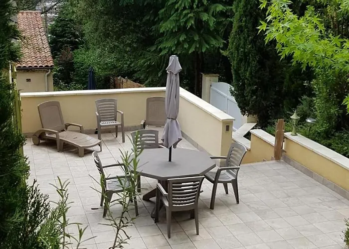בית נופש Maison Cote Sud Avec Piscine A *