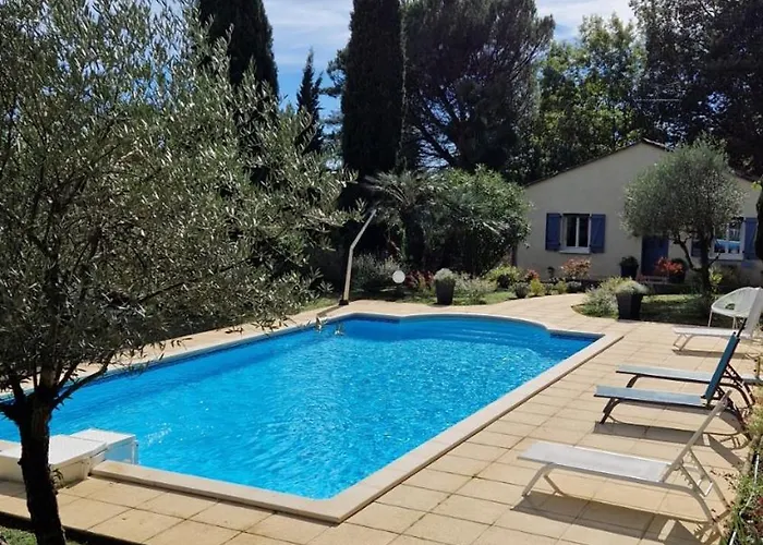 בית נופש Maison Cote Sud Avec Piscine A *